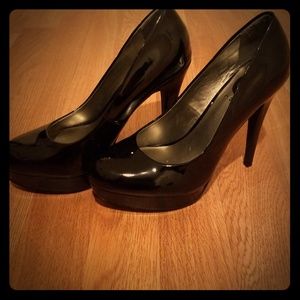 I am selling my Guess platform Heels
